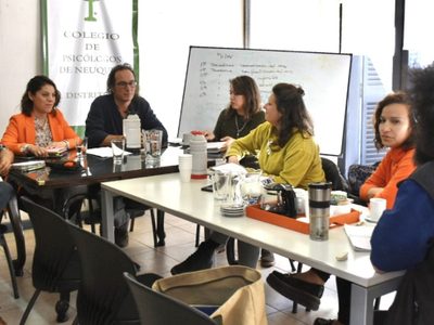 Reunión clave para mejorar auditorías médicas en el ámbito educativo