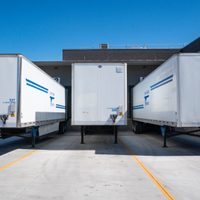 Las autoridades de México rescataron a más de 300 inmigrantes hacinados en un tráiler