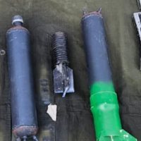 Detienen a ocho colombianos que se presume fabricaban explosivos para drones en Michoacán
