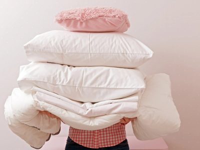 El poderoso ritual para limpiar tus almohadas y quitarle toda la energía negativa