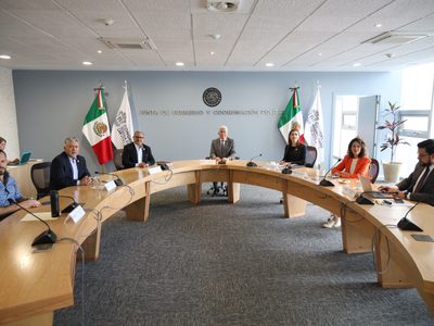 Camionetas de lujo, viajes y restaurantes, privilegios de los diputados de Guanajuato