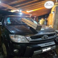 Accidente: una camioneta se desvió y chocó contra una galería comercial en plena avenida