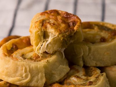 Rolls de queso: una receta fácil y riquísima para acompañar los mates de la tarde