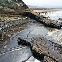 Al mar, más de 11 mil barriles de crudo de Repsol