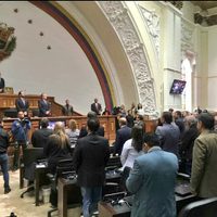 Asamblea de Venezuela declara usurpador de la Presidencia a Nicolás Maduro