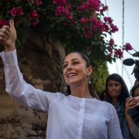 Sheinbaum vota por Elena Poniatowska para la jefatura de Gobierno de la CDMX