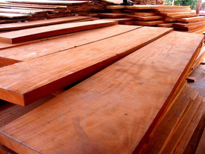 Antes de tirar los retazos de madera, armá esta hermosa idea para decorar tu jardín con bajo presupuesto