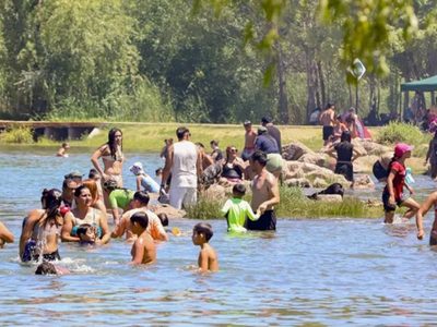 La municipalidad espera concurrencia récord de visitantes en los cinco balnearios de la capital