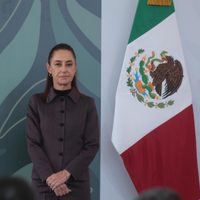 Sheinbaum califica de "irresponsable" difusión de noticias falsas sobre salud de AMLO