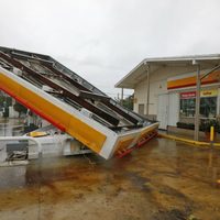 El huracán 'Irma” pega ahora a la costa suroeste de Florida (Videos)