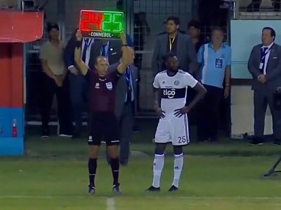 Lo mejor del debut histórico de Adebayor en Libertadores