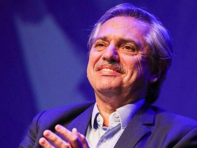 Gira presidencial: Alberto Fernández desayunó con empresarios en París