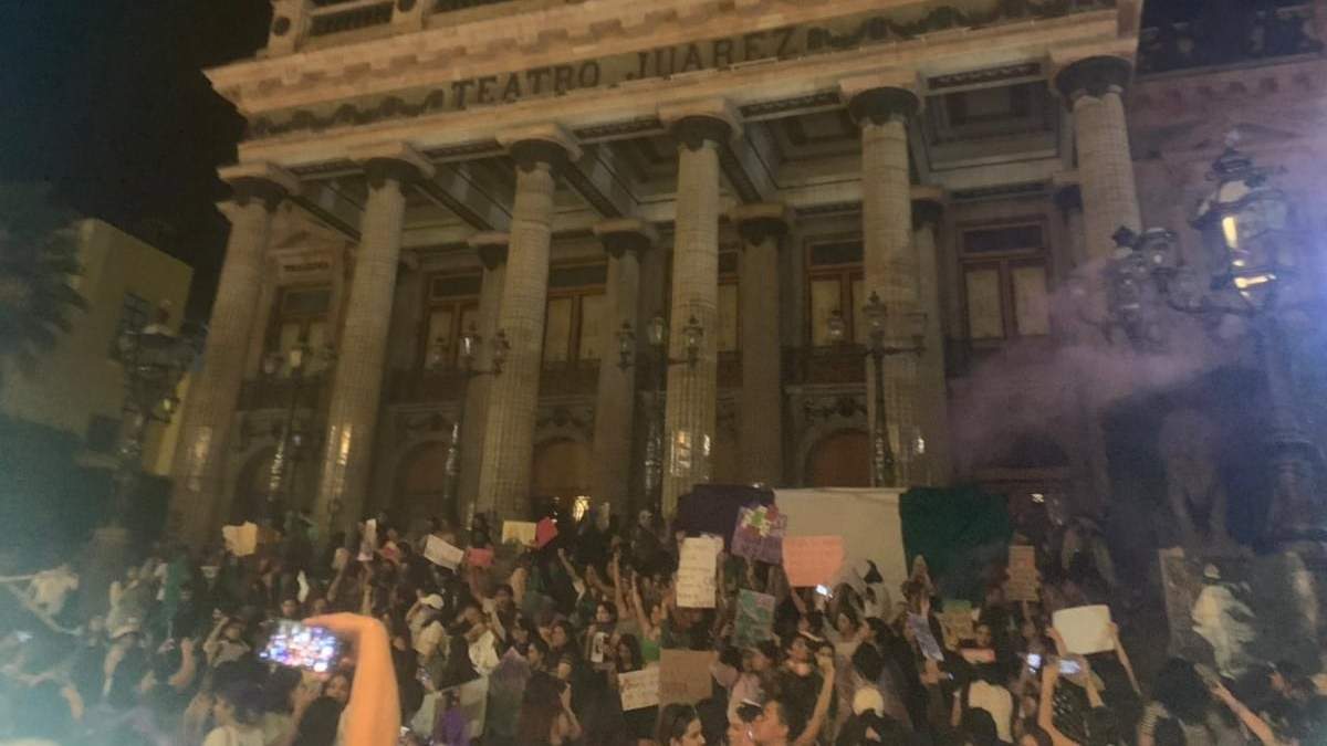 La toma del Teatro Juárez