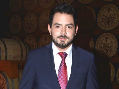 José Eduardo Derbez sacó las garras y podría rebasar la imagen de sus hermanos