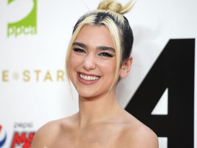 Dua Lipa es defenestrada por sus fans al compartir fotos de la celebración de su cumpleaños
