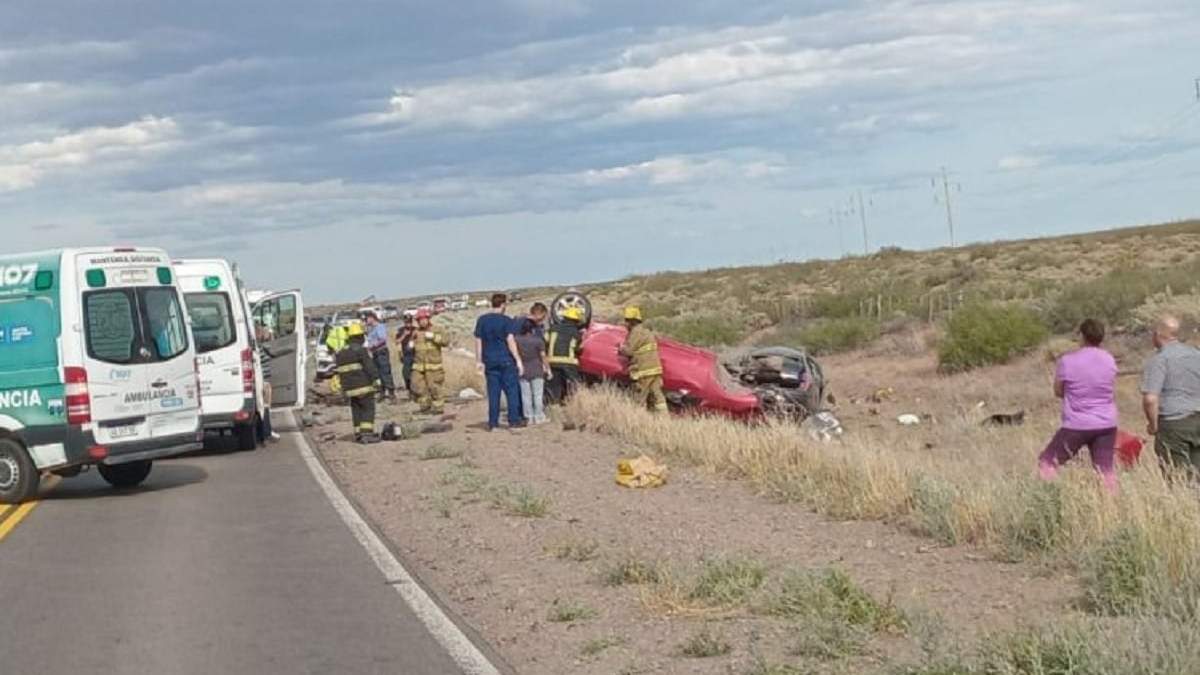 El choque ocurrió en el acceso a una amplia curva, bien señalizada. Fuente (Cutral Co al Instante)