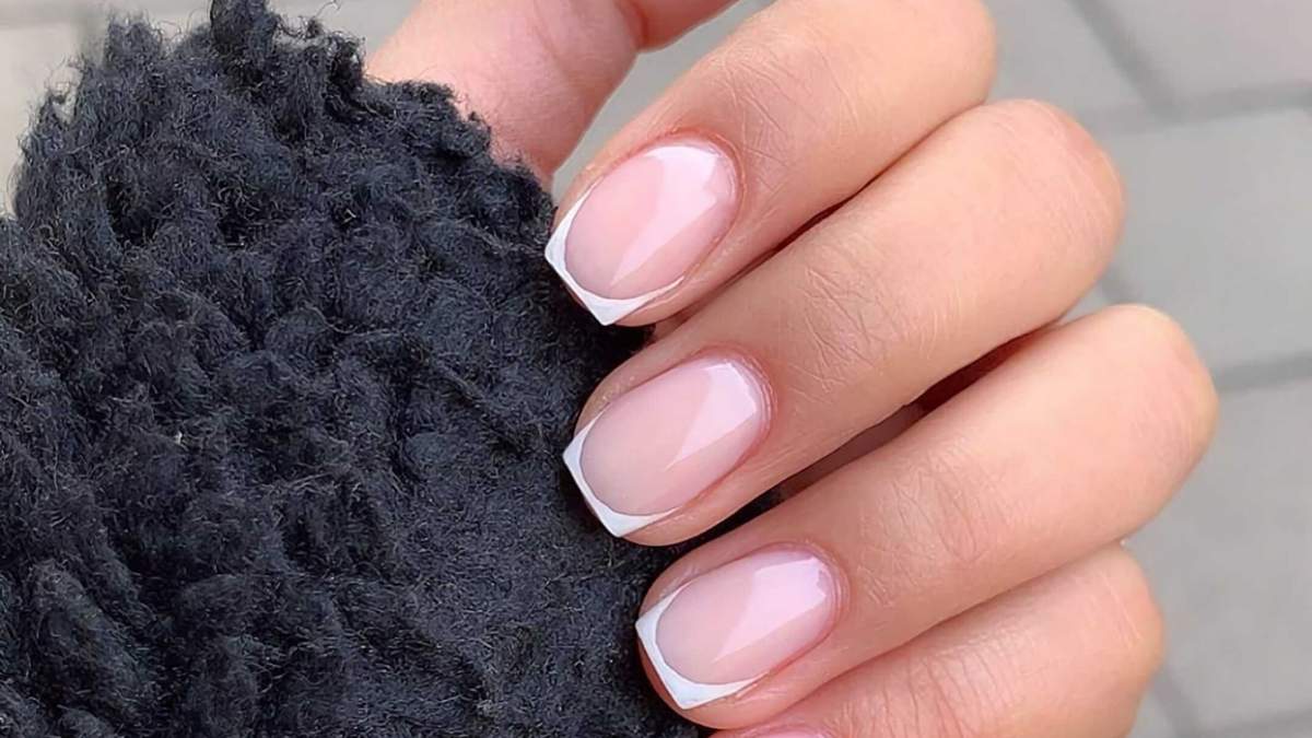 Manicura francesa. Fuente: (Instagram)
