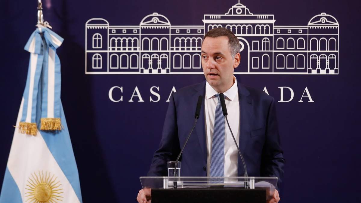 Manuel Adorni expresó sus condolencias por las víctimas mortales de Bahía Blanca. Fuente: (Twitter)