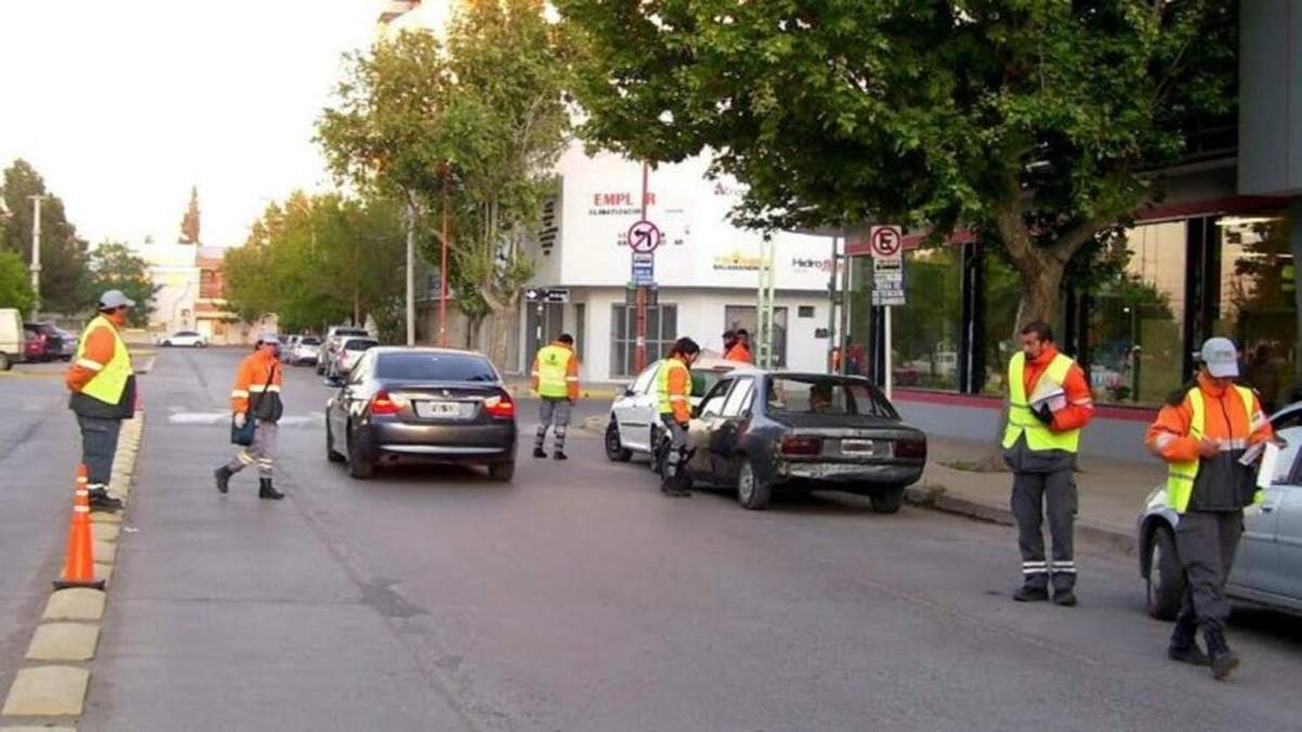 Operativo policial en Cipolletti. Fuente: (Twitter)