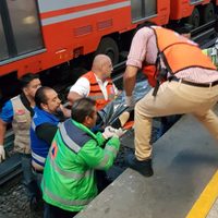 Muere un policía tras ser arrojado a las vías del Metro; el agresor fue detenido