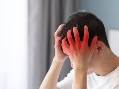 El uso de medicamentos para el reflujo ácido relacionado con un mayor riesgo de migraña