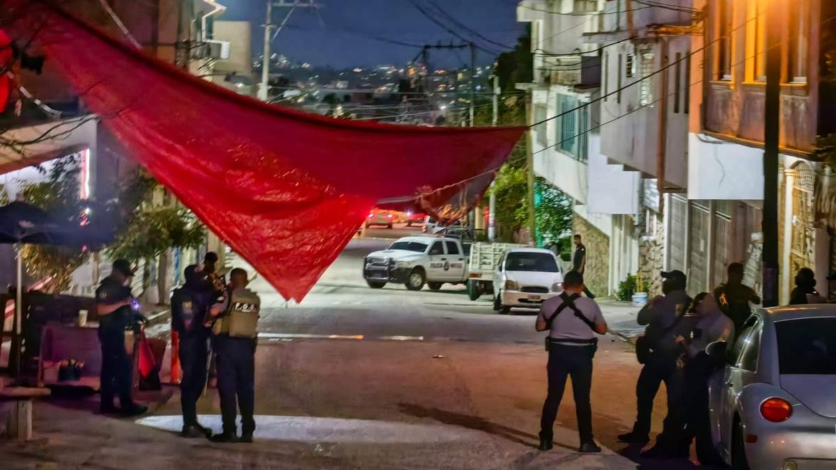 Escena del crimen contra trabajadores de los laboratorios de análisis clínicos de la UAG en Acapulco