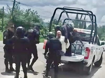Detienen dos horas a Mario González, padre de uno de los 43 normalistas de Ayotzinapa desaparecidos