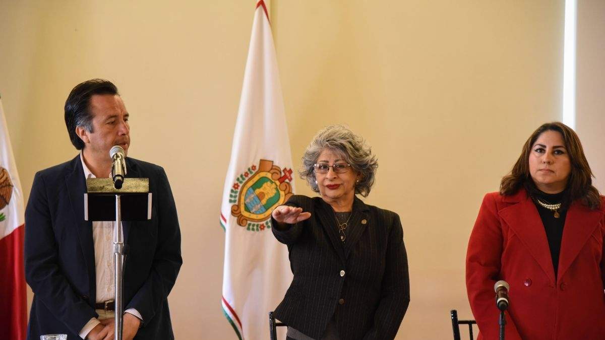 El gobernador de Veracruz, Cuitláhuac García, con la magistrada Sofía Martínez Huerta, hasta hoy titular del Poder Judicial de Veracruz.