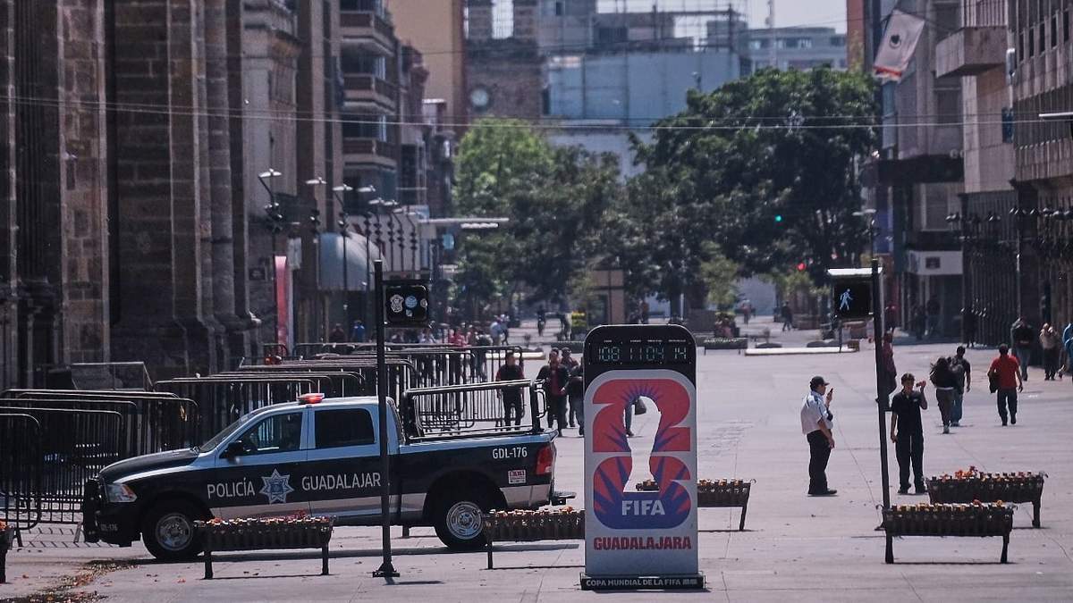 Policías vigilan el centro de Guadalajara