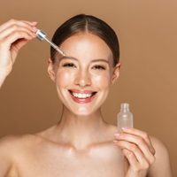 Sin cirugías ni costosos tratamientos: cómo es la técnica de lifting japonés para rejuvenecer tu rostro 10 años