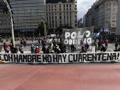 Insólito y contradictorio: piqueteros rompieron el aislamiento “para garantizar” la cuarentena