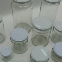 Si tenés un frasco de vidrio pequeño, mirá esta idea para darle un toque tierno a algún rincón de tu hogar