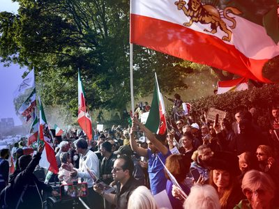 El gobierno iraní reprimió una manifestación masiva frente a la tumba de Mahsa Amini