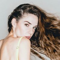 Irradia belleza: Julieta Nair Calvo modeló este fabuloso conjunto y nos dejó sin habla