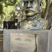 Gobierno de Puebla retira placas de héroes por errores ortográficos e históricos