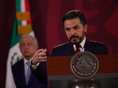 AMLO lanza convocatoria para contratar a 13 mil 765 médicos especialistas