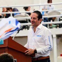 Voy a demandar a esos miserables, a esos rateros: Domínguez