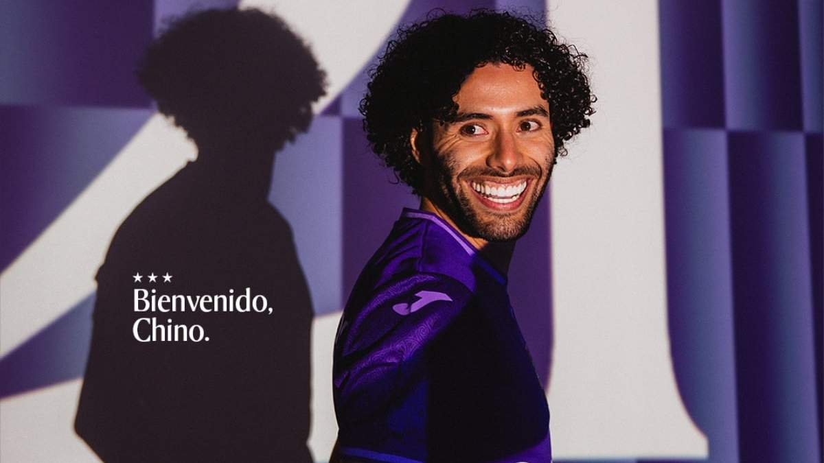 Chino Huerta con la playera del Anderlecht