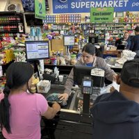 Aranceles de Trump suben la inflación en EU al 2.7%