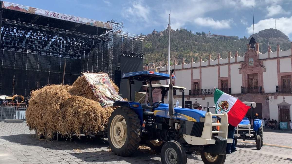 Productores de frijol bloquean Plaza de Armas de Zacatecas