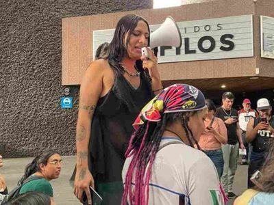 Mujeres trans protestan con mitin y toma simbólica de la Cineteca Nacional