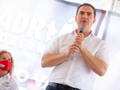 Adrián de la Garza denuncia ataque directo del presidente por investigación de la FGR