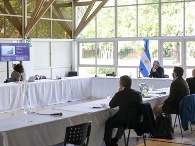 Alberto Fernández se reunió con el comité de expertos para analizar cómo será la "flexibilización"