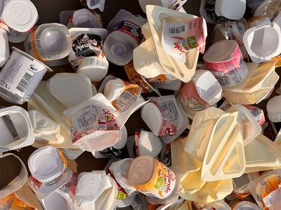 No los tires: trasformá los envases de yogurt vacíos en este proyecto, ideal para ganar unos pesos antes de Navidad