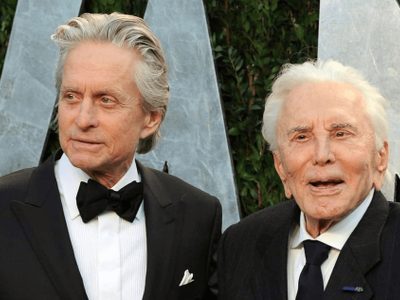 La razón por la que Kirk Douglas no dejó NADA a su hijo Michael Douglas ¿Y la herencia?