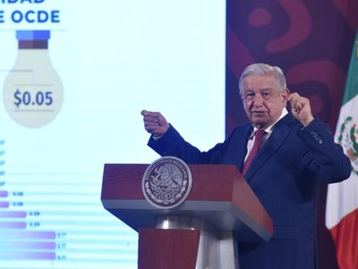 AMLO presume que México es el segundo país de la OCDE con la electricidad más barata