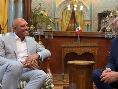AMLO recibe a la leyenda del béisbol Mariano Rivera, expitcher de los Yankees de Nueva York (video)