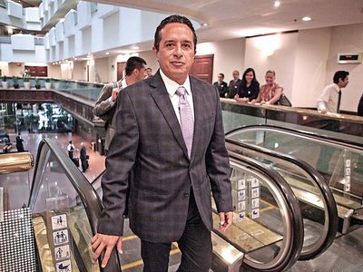 Carlos Joaquín salta de “cacique” de Quintana Roo a embajador de la 4T