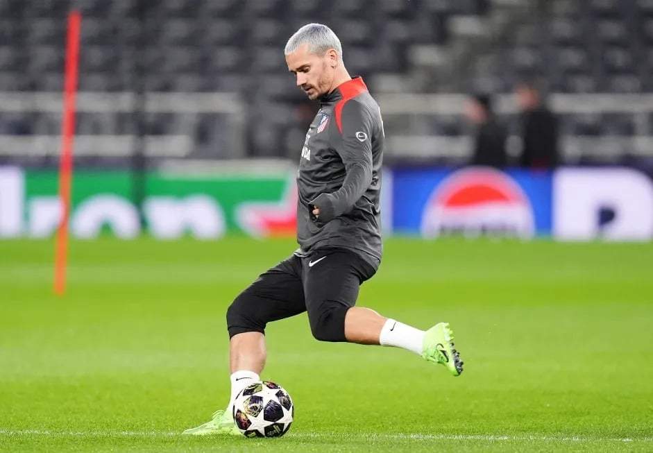 Antoine Griezmann, jugador del Atlético de Madrid, durante una sesión de entrenamiento en el estadio del Tottenham Hotspur, Londres, el martes 17 de marzo de 2026.
