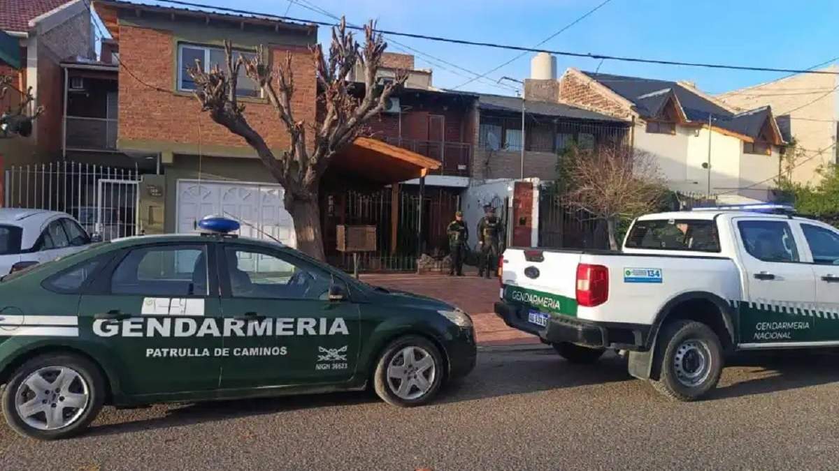 Gendarmería allanó una casona en Neuquén desde donde se proveía marihuana para los envíos por colectivo. Fuente: (Diario RN)